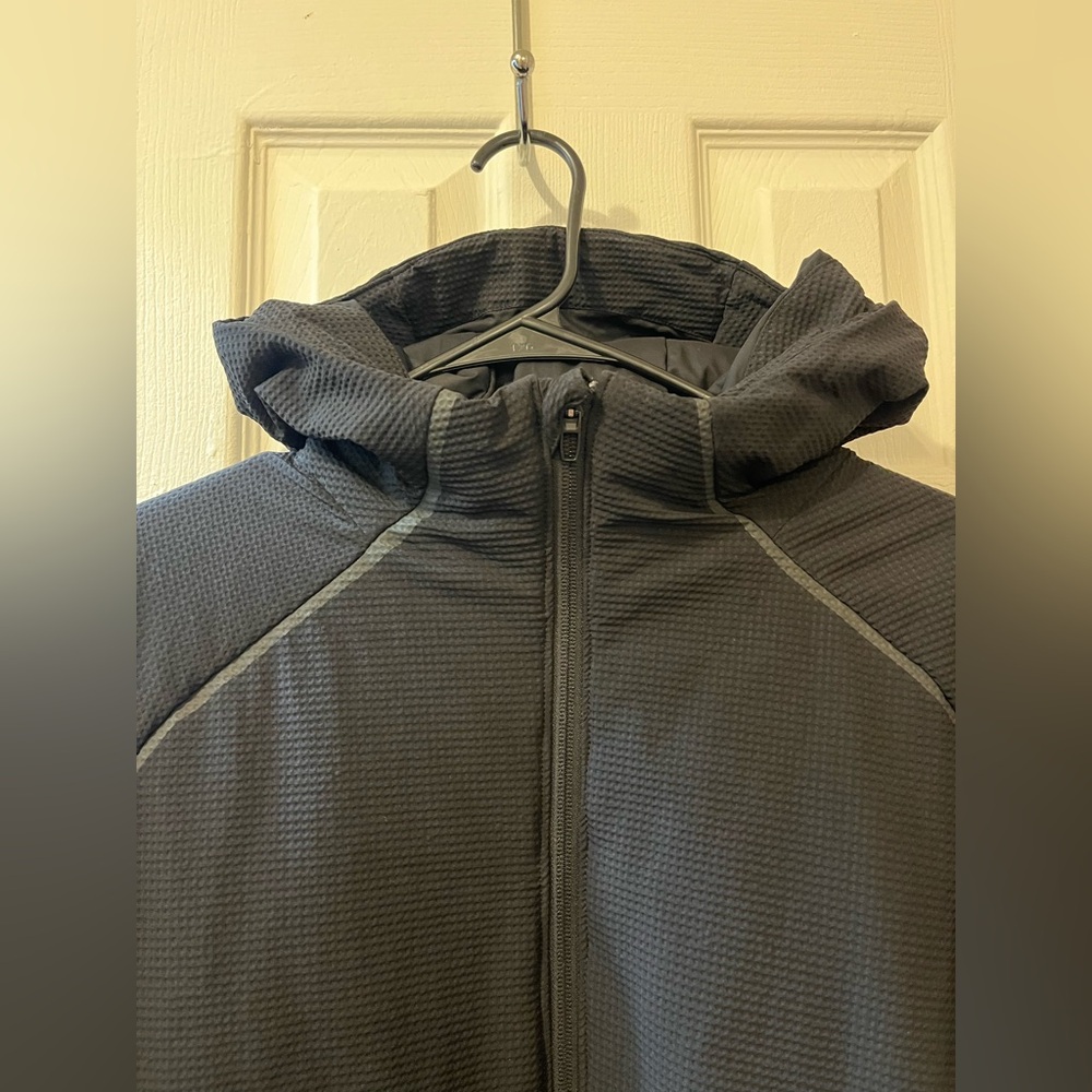 Lululemon Men’s Primaloft Jacket - Picture 2 of 8
